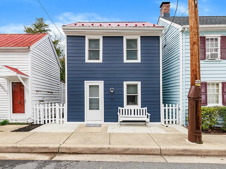 209 George St — Photo 1