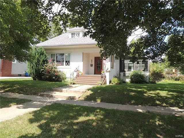 1st image of 421 E Main St