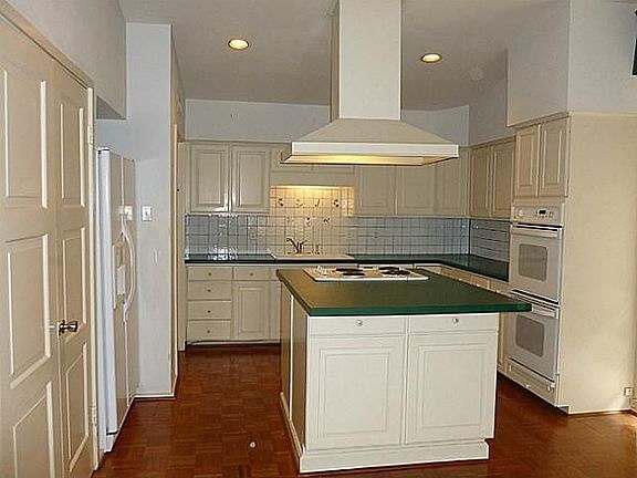 3rd image of 6307 Diamond Head Cir APT 201