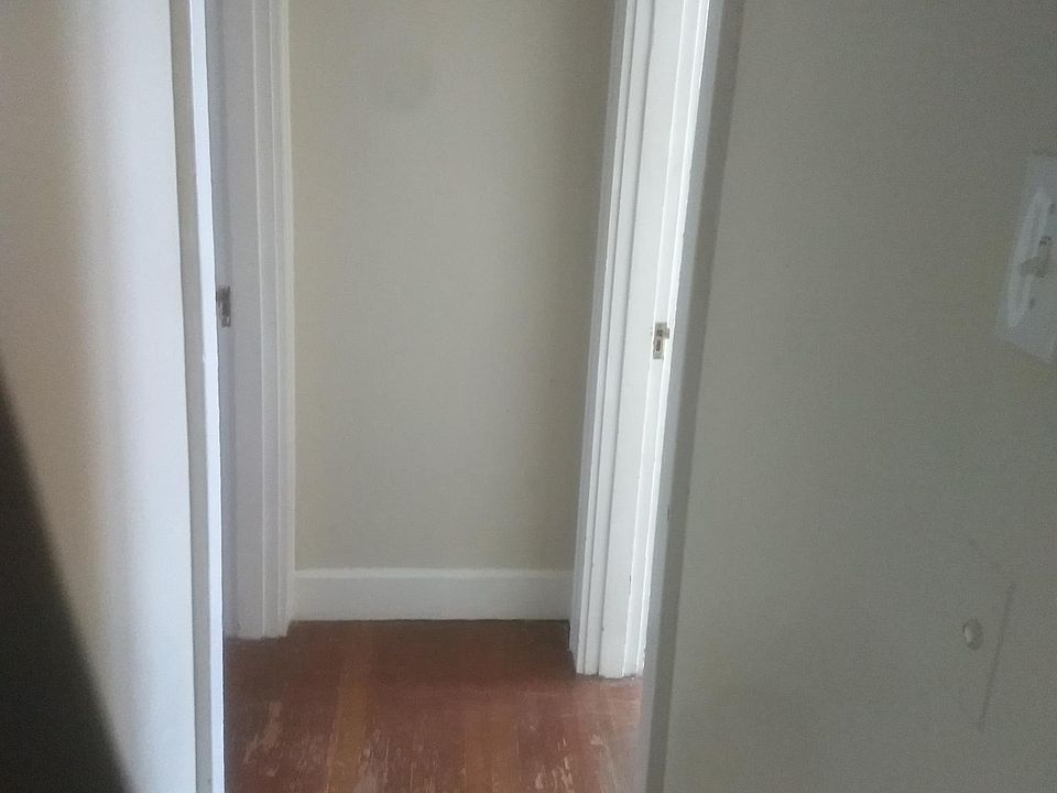 2nd image of 201 E 9th St APT B4