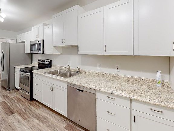 4th image of 12066 Cobblewood Ln N