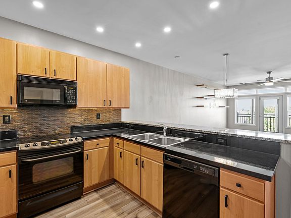 5th image of 388 Boush St Unit 411