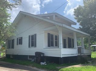 1416 E 6th St, Beardstown, IL 62618