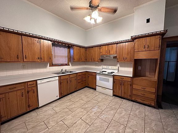 2nd image of 152 W Clinton Ave