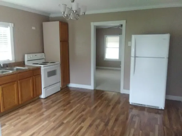 120 W Darby St, Bridge City, TX 77611