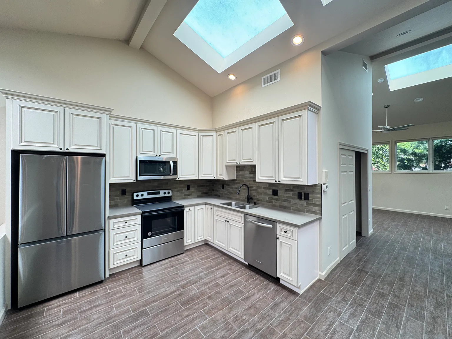 Studio, 1.5 bath, 1700 sqft, $4,500 — Photo 2
