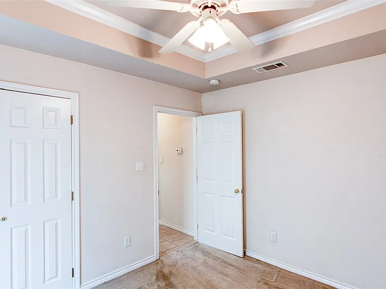 113 Karten Ln — Photo 20