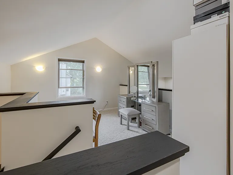 300 Stratford Ln #300 — Photo 9