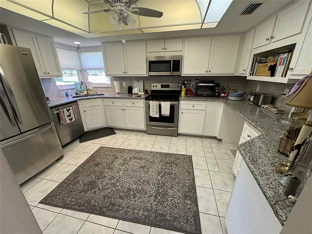 2 bed, 2.0 bath, 1420 sqft, $3,750 — Photo 4