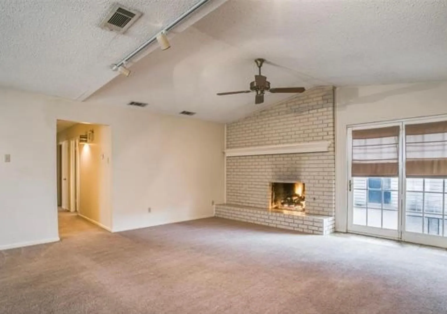 432 Sandy Trl — Photo 2