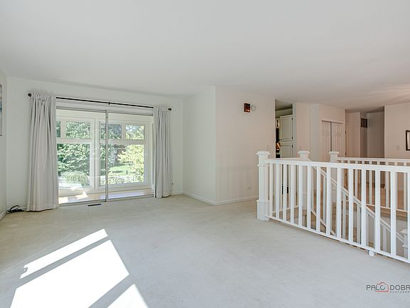 4th image of 8 Lindon Ln