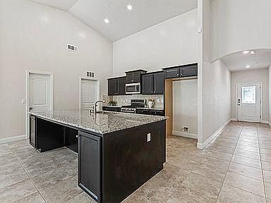 3rd image of 2137 Junipero Ave