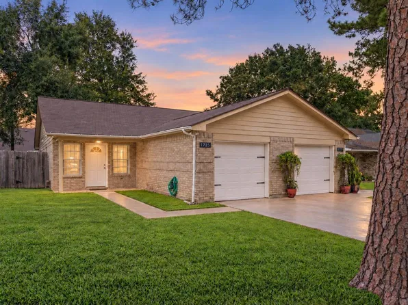 1725 Hazelwood Dr, Conroe, TX 77301