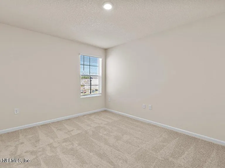 21 Temple Dr — Photo 28