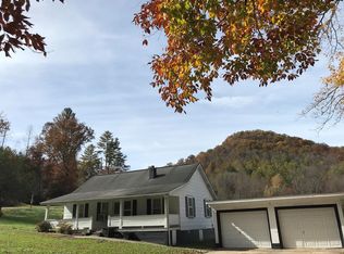 927 Mountain Creek Rd, Robbinsville, NC 28771
