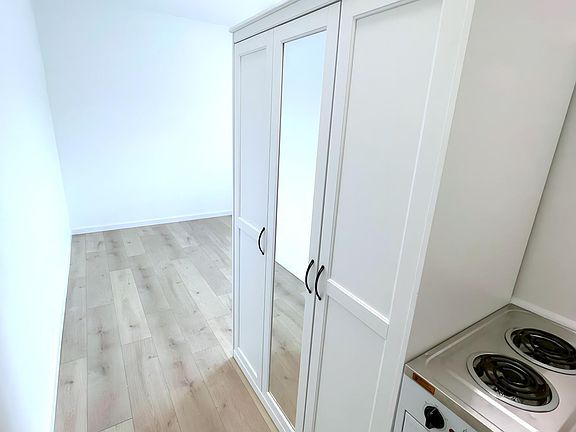 4th image of 40 Westminster Ave APT 18