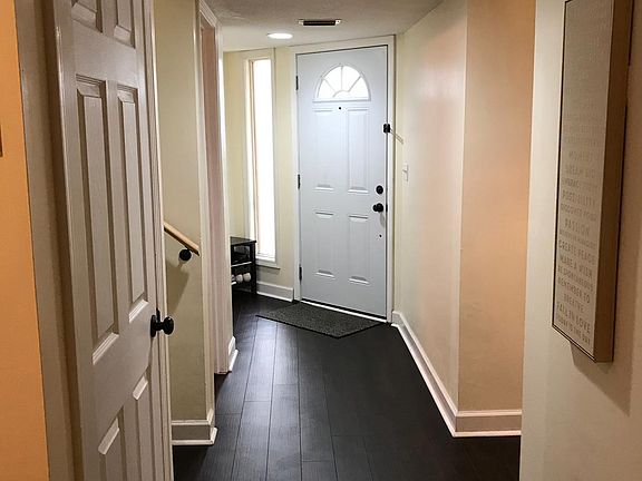 4th image of 10073 Romaine Cir N