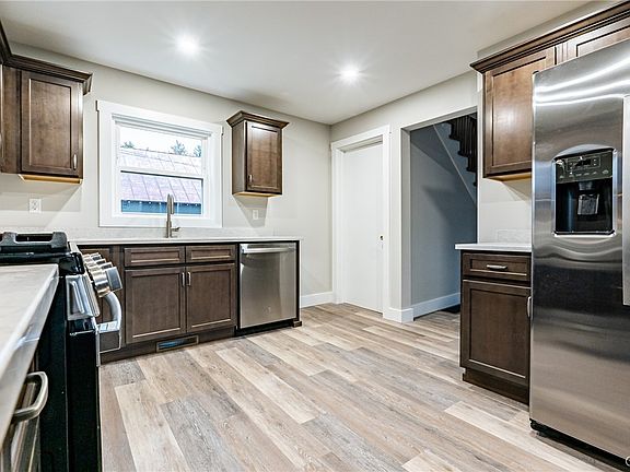 4th image of 508 Clinton St