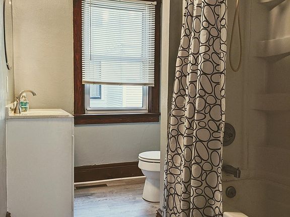 Bathroom, first floor