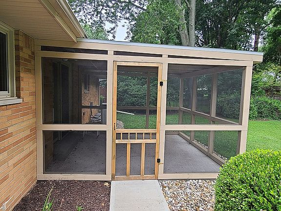 4th image of 5075 Douglas Dr