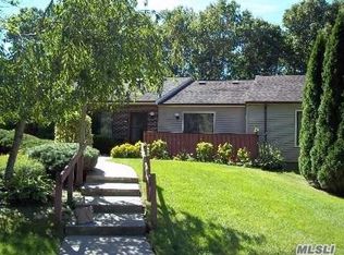 725 Hilltop Ct, Coram, NY 11727