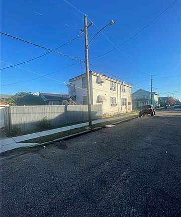 3rd image of 4237 S Prieur St