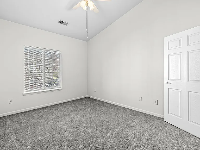 Buffalo Creek Apartments — Photo 35