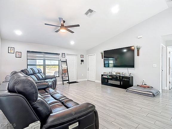 3rd image of 3045 E Briarwood Cir