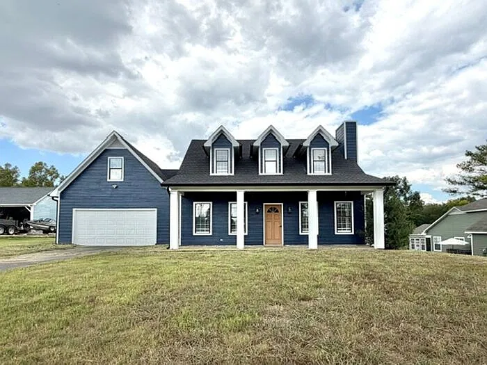 3 bed, 2.5 bath, 2300 sqft, $2,030 — Photo 1