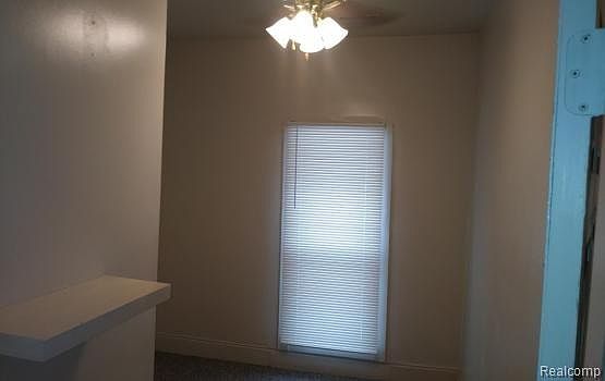 3rd image of 301 N Saginaw St #2