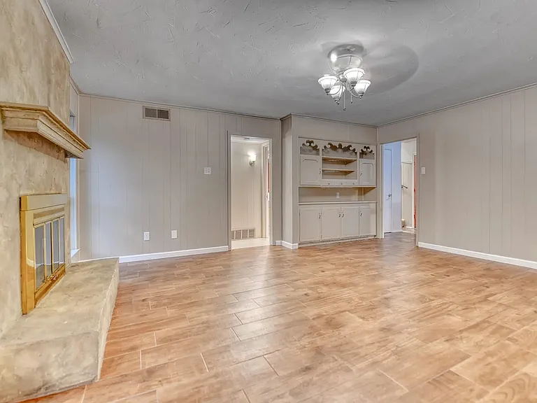 1619 Marquette Dr — Photo 3