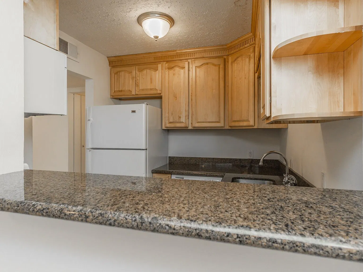 1 bed, 1.0 bath, 750 sqft, $975 — Photo 4