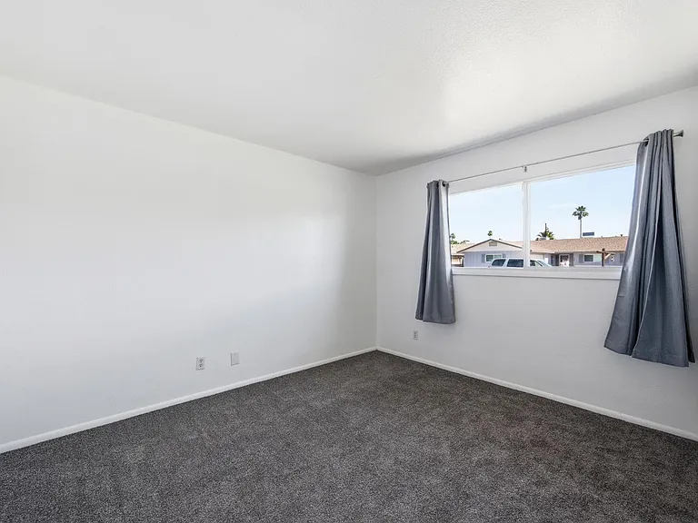 124 E Minton Dr — Photo 10