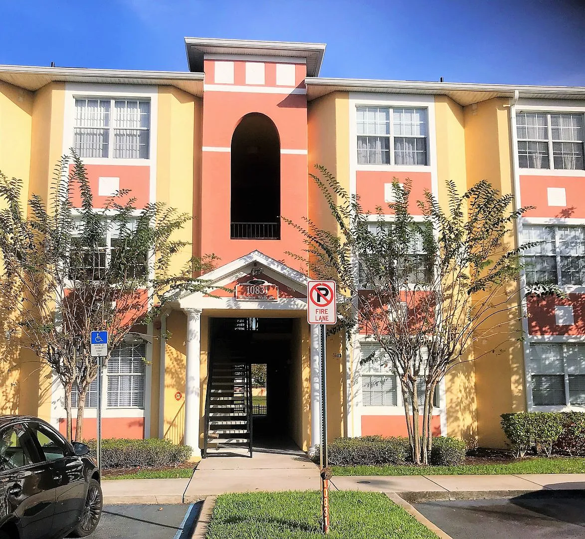 1 Bedroom Condo in Gated Community — Photo 2