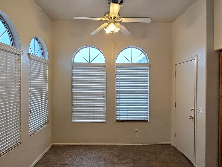 10936 W Vista Ave — Photo 8
