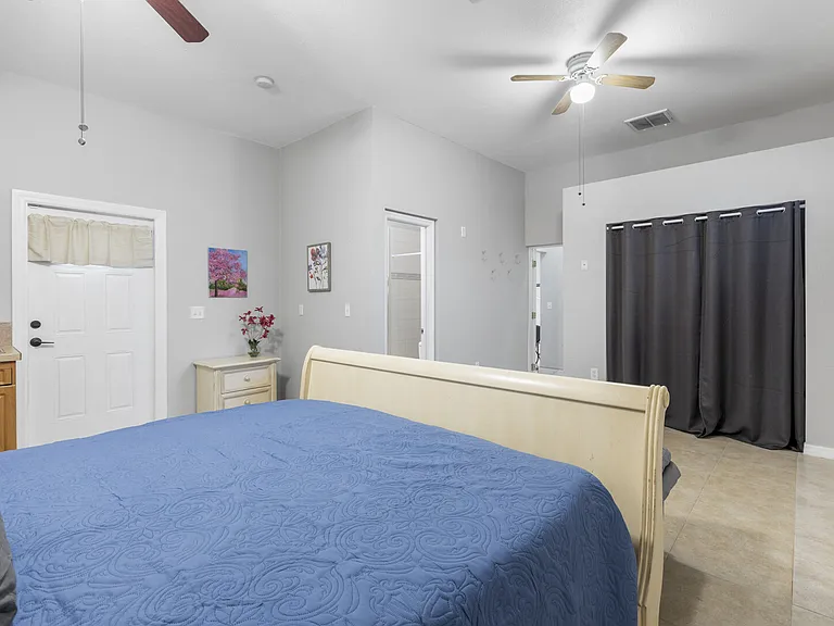 W Columbus Dr — Photo 14
