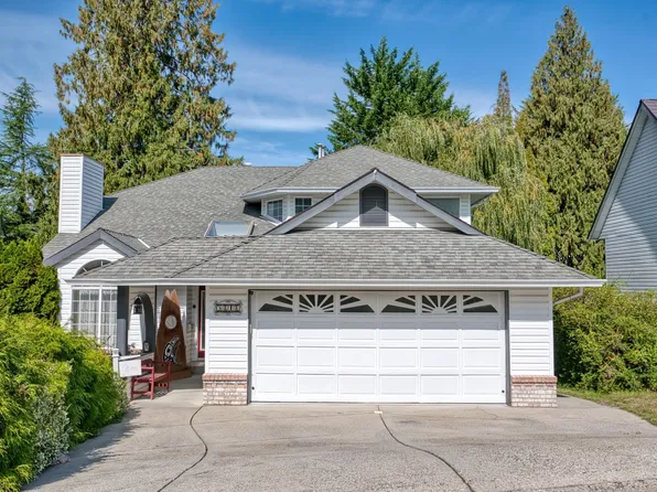 5818 Trail Ave, Sechelt, BC V7Z 0L9