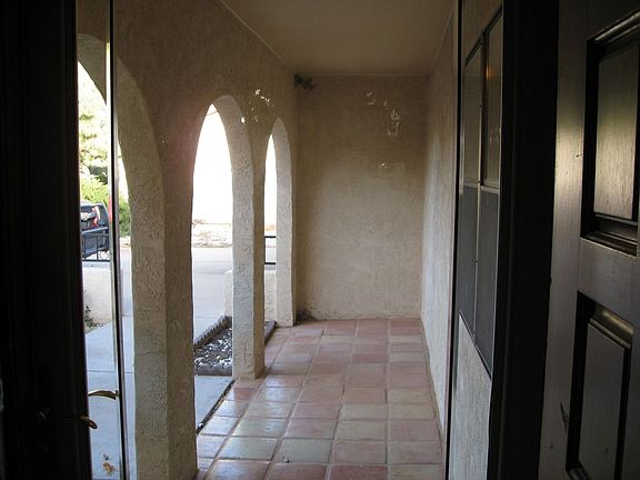 Exterior Entryway with Satillo tile