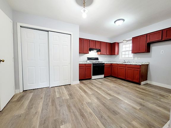 4th image of 155 Dwight St #B