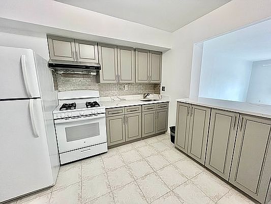 3rd image of 3169 38th St #1