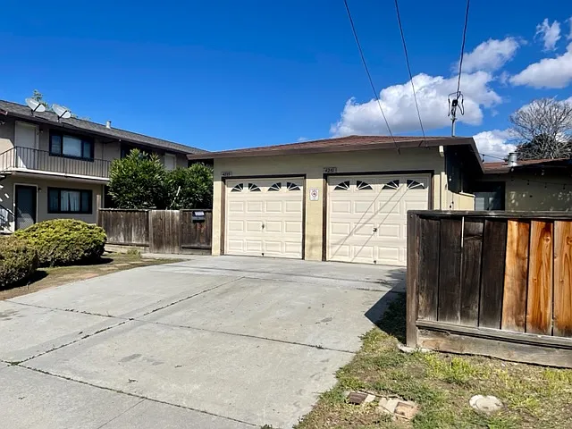 2 bed, 900 sqft, $2,300 — Photo 2