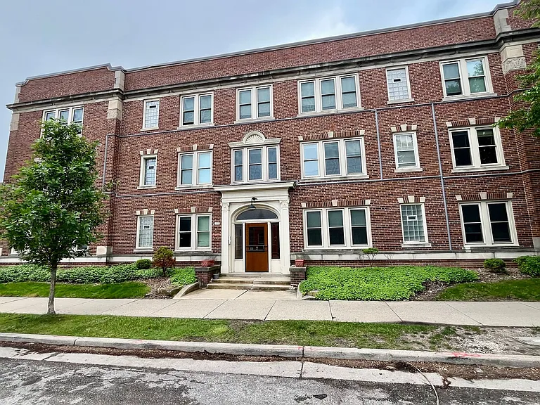 1725 E Park Pl — Photo 13