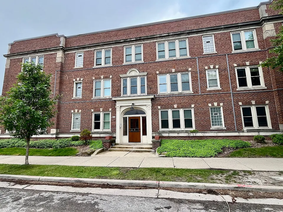 1725 E Park Pl