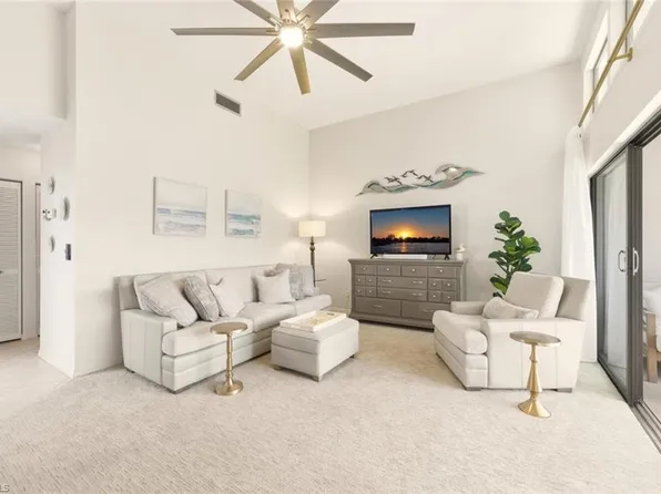 559 Beachwalk CIR #U202, NAPLES, FL 34108