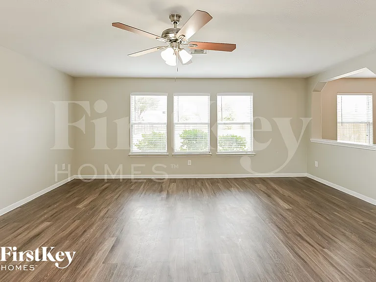 1935 Poco Dr — Photo 2