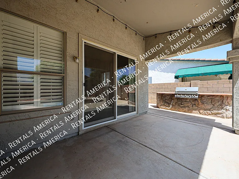 2211 W Olive Way — Photo 35