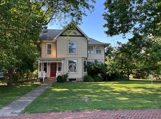 305 E Court St, Farmington, IL 61531