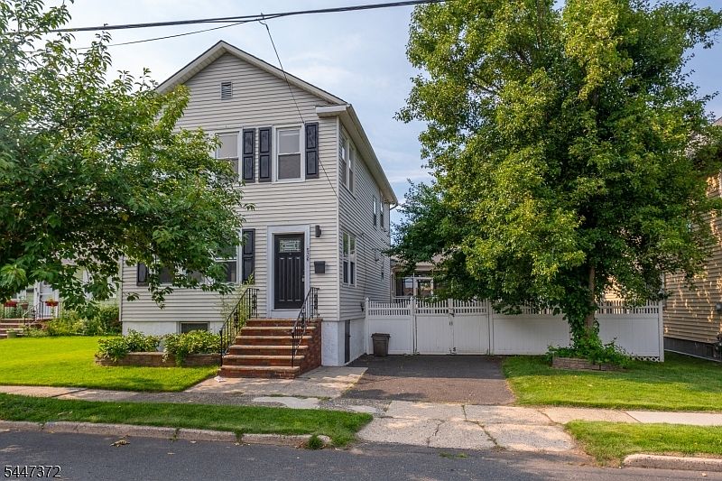 1st image of 536 Spruce Ave