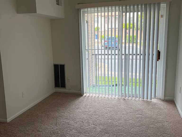 301D W Glebe Rd #302D — Photo 2
