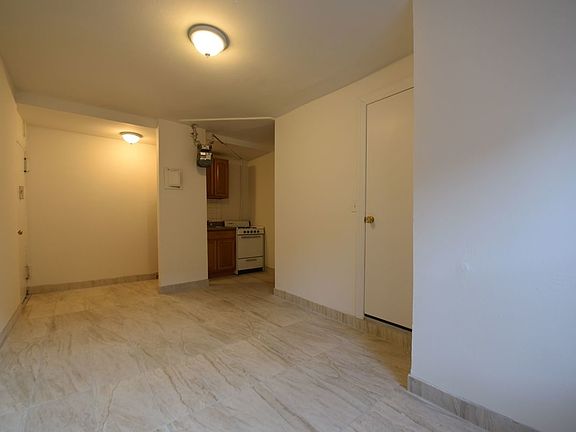 2nd image of 186 Franklin St APT C6
